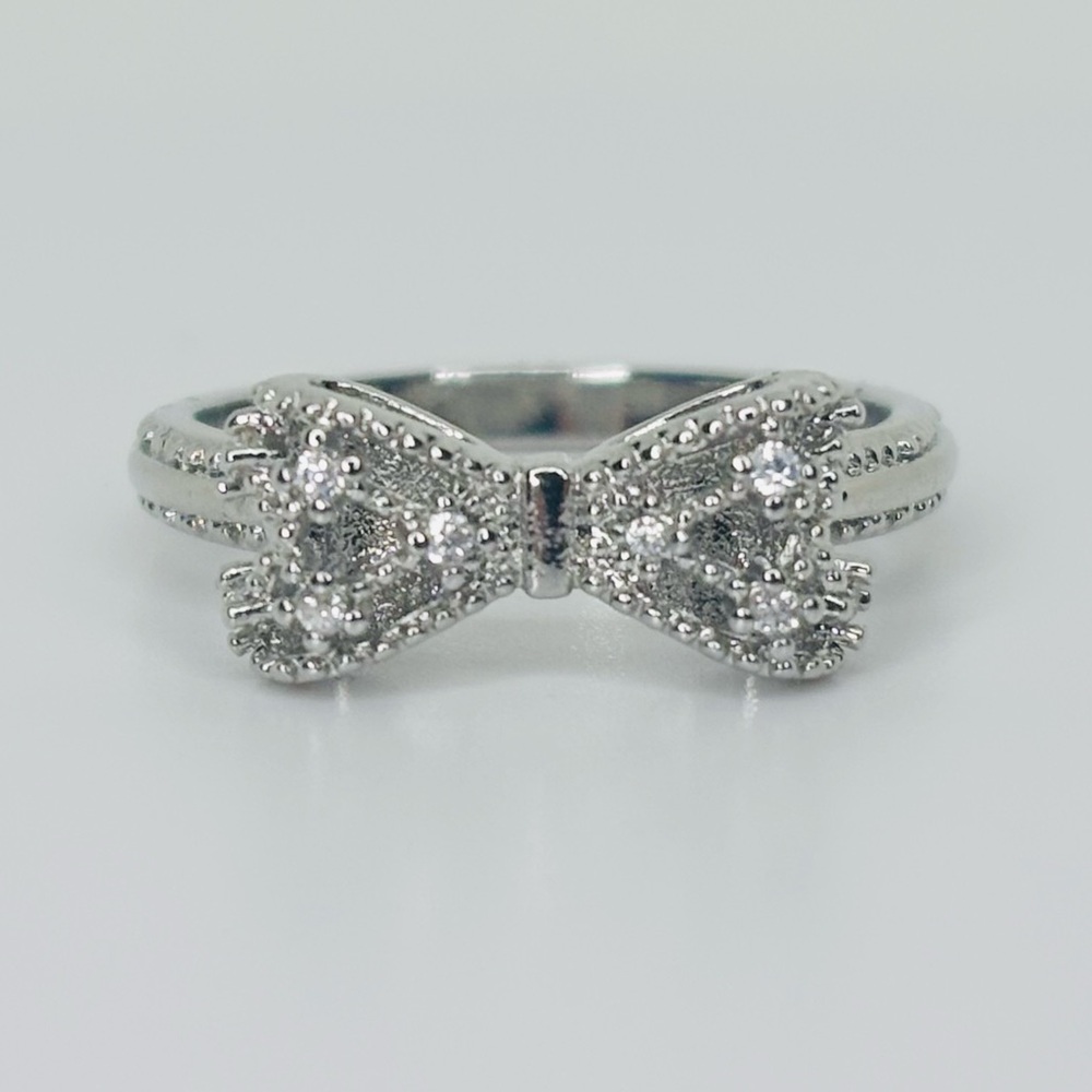 MOISSANITE Bow ring size 7